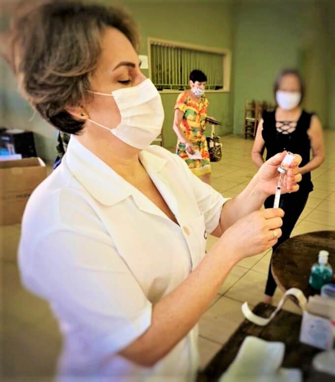 VACINAÇÃO CONTRA COVID E GRIPE